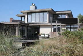 Villa aan Zee met Zwemspa
